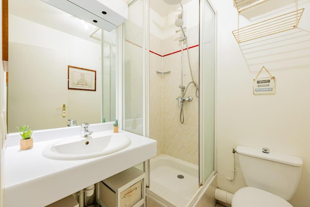Grand Et Central, 8E Pres Elysee ปารีส ภายนอก รูปภาพ